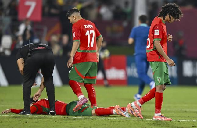 Morocco v Brazil : Quarter-final- FIFA U-17 World Cup Qatar 2025 Players of Morocco look dejected after the FIFA U-17 World Cup Qatar 2025 Quarter-final match between Morocco and Brazil in Doha, Qatar, on November 21, 2025. DOHA Qatar Copyright: xNOUSHADxTHEKKAYILx
