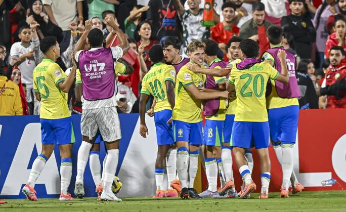Morocco v Brazil : Quarter-final- FIFA U-17 World Cup Qatar 2025 Dell (C) of Brazil celebrate after scoring the team s second goal during the FIFA U-17 World Cup Qatar 2025 Quarter-final match between Morocco and Brazil in Doha, Qatar, on November 21, 2025. DOHA Qatar Copyright: xNOUSHADxTHEKKAYILx