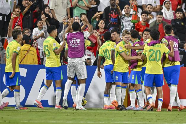 Morocco v Brazil : Quarter-final- FIFA U-17 World Cup Qatar 2025 Dell (C) of Brazil celebrate after scoring the team s second goal during the FIFA U-17 World Cup Qatar 2025 Quarter-final match between Morocco and Brazil in Doha, Qatar, on November 21, 2025. DOHA Qatar Copyright: xNOUSHADxTHEKKAYILx