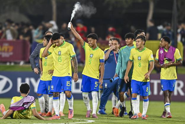 Morocco v Brazil : Quarter-final- FIFA U-17 World Cup Qatar 2025 Players of Brazil celebrate after winning the FIFA U-17 World Cup Qatar 2025 Quarter-final match between Morocco and Brazil in Doha, Qatar, on November 21, 2025. DOHA Qatar Copyright: xNOUSHADxTHEKKAYILx