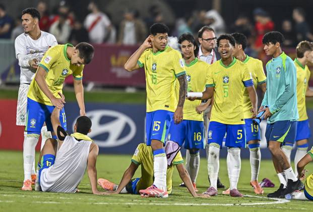 Morocco v Brazil : Quarter-final- FIFA U-17 World Cup Qatar 2025 Players of Brazil celebrate after winning the FIFA U-17 World Cup Qatar 2025 Quarter-final match between Morocco and Brazil in Doha, Qatar, on November 21, 2025. DOHA Qatar Copyright: xNOUSHADxTHEKKAYILx