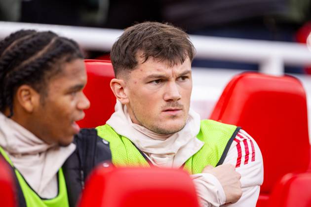 Football - FA Premier League - Liverpool FC v Nottingham Forest FC LIVERPOOL, ENGLAND - Saturday, November 22, 2025: Liverpool substitute Calvin Ramsay on the bench before the FA Premier League match between Liverpool FC and Nottingham Forest FC at Anfield. (Photo by David Rawcliffe Propaganda) LIVERPOOL Anfield MERSEYSIDE ENGLAND Copyright: xDavidxRawcliffex P2025-11-22-Liverpool_Nottingham_Forest-5