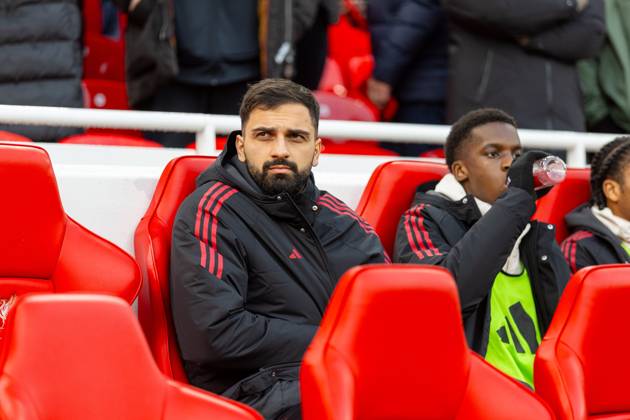 Football - FA Premier League - Liverpool FC v Nottingham Forest FC LIVERPOOL, ENGLAND - Saturday, November 22, 2025: Liverpool s goalkeeper Giorgi Mamardashvili on the bench before the FA Premier League match between Liverpool FC and Nottingham Forest FC at Anfield. (Photo by David Rawcliffe Propaganda) LIVERPOOL Anfield MERSEYSIDE ENGLAND Copyright: xDavidxRawcliffex P2025-11-22-Liverpool_Nottingham_Forest-11