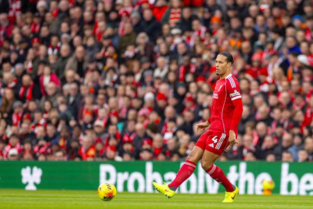 Football - FA Premier League - Liverpool FC v Nottingham Forest FC LIVERPOOL, ENGLAND - Saturday, November 22, 2025: Liverpool s captain Virgil van Dijk during the FA Premier League match between Liverpool FC and Nottingham Forest FC at Anfield. (Photo by David Rawcliffe Propaganda) LIVERPOOL Anfield MERSEYSIDE ENGLAND Copyright: xDavidxRawcliffex P2025-11-22-Liverpool_Nottingham_Forest-18