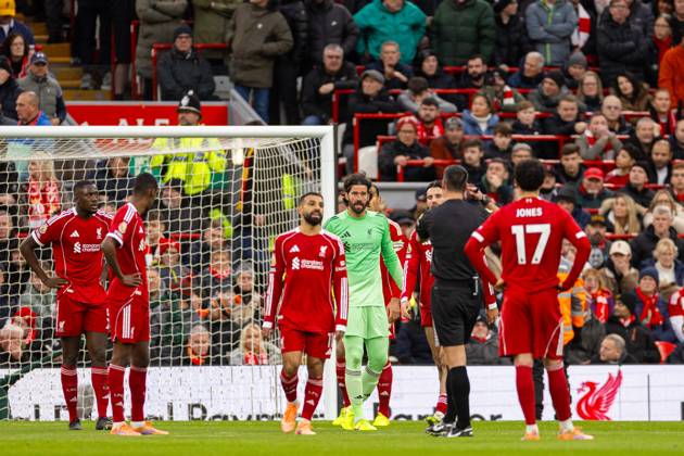 Football - FA Premier League - Liverpool FC v Nottingham Forest FC LIVERPOOL, ENGLAND - Saturday, November 22, 2025: Liverpool s Mohamed Salah and goalkeeper Alisson Becker speak to referee Andrew Madley about a potential obstruction during the FA Premier League match between Liverpool FC and Nottingham Forest FC at Anfield. (Photo by David Rawcliffe Propaganda) LIVERPOOL Anfield MERSEYSIDE ENGLAND Copyright: xDavidxRawcliffex P2025-11-22-Liverpool_Nottingham_Forest-33