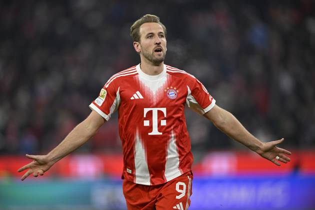 TOR zum 4:2 Harry Kane FC Bayern Muenchen FCB (09) Torjubel FC Bayern Muenchen SC Freiburg SCF 22.11.2025 DFL REGULATIONS PROHIBIT ANY USE OF PHOTOGRAPHS AS IMAGE SEQUENCES AND OR QUASI-VIDEO FC Bayern Muenchen SC Freiburg SCF