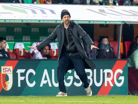 Augsburgs Trainer Sandro WAGNER. Fussball: Augsburg - Hamburg 1:0. Fußball Bundesliga, FC Augsburg - Hamburger SV, 11. Spieltag, Saison 2025-2026, am 22.11.2025 in Augsburg, W W K A R E N A, Deutschland. Quelle Copyright Credit : Oryk HAIST