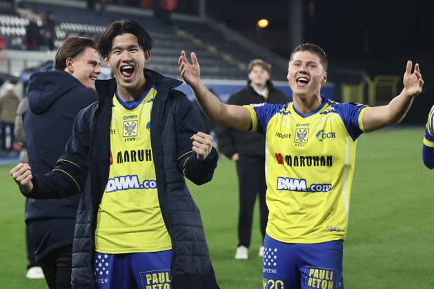 STVV s players celebrate after winning a soccer match between Oud-Heverlee Leuven and STVV, Sunday 23 November 2025 in Leuven, on day 15 of the 2025-2026 Jupiler Pro League first division of the Belgian championship. BRUNOxFAHY x143714614x