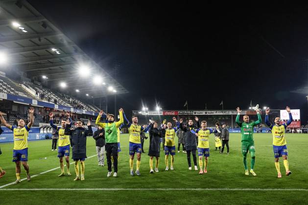 STVV s players celebrate after winning a soccer match between Oud-Heverlee Leuven and STVV, Sunday 23 November 2025 in Leuven, on day 15 of the 2025-2026 Jupiler Pro League first division of the Belgian championship. BRUNOxFAHY x143714666x