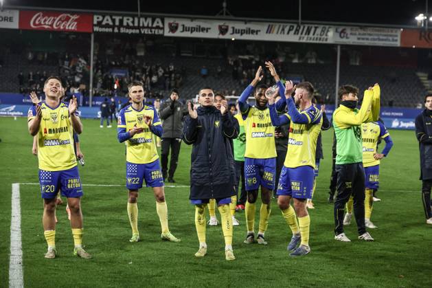 STVV s players celebrate after winning a soccer match between Oud-Heverlee Leuven and STVV, Sunday 23 November 2025 in Leuven, on day 15 of the 2025-2026 Jupiler Pro League first division of the Belgian championship. BRUNOxFAHY x143714751x