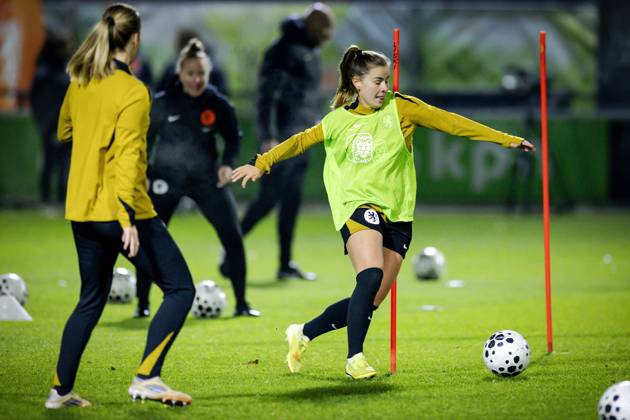 ZEIST - Victoria Pelova during a training session. The Dutch team is preparing for the friendly against Portugal. ANP ROBIN VAN LONKHUIJSEN xVIxANPxSportx xxANPxIVx 542978689 originalFilename: 542978689