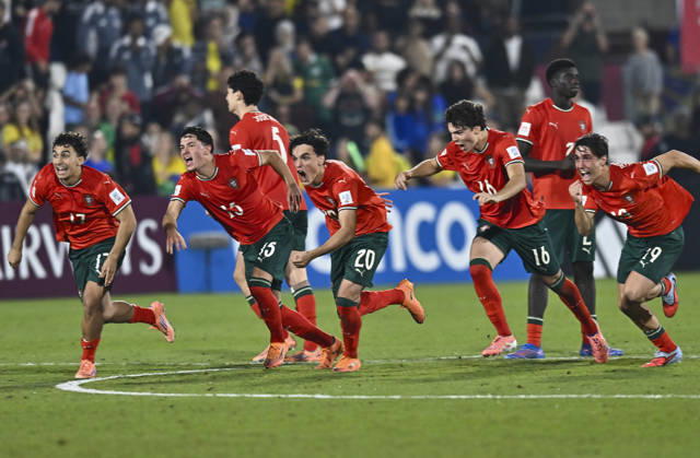 Portugal v Brazil : Semi-final- FIFA U-17 World Cup Qatar 2025 Players of Portugal celebrate victory in the penalty shootout during the FIFA U-17 World Cup Qatar 2025 Semi-final match between Portugal and Brazil in Doha, Qatar, on November 24, 2025. DOHA Qatar Copyright: xNOUSHADxTHEKKAYILx