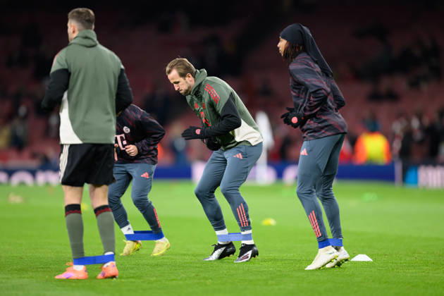 Arsenal v Bayern Munich Champions League 26 11 2025. Bayern Munich forward Harry Kane (9) and Bayern Munich forward Michael Olise (17) warming up prior to the Champions League match between Arsenal and Bayern Munich at the Emirates Stadium, London, England on 26 November 2025. London Emirates Stadium Greater London England Editorial use only , Copyright: xSimonxTraylenx PSI-23273-0010