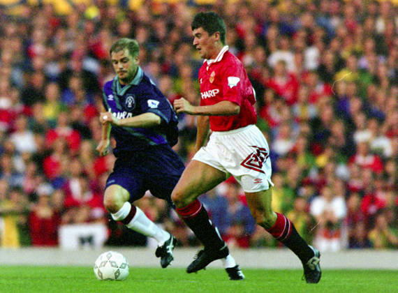 930818 Football, Premier League 1993-1994, Manchester United, ManU - Sheffield United: Roy Keane of Manchester United is chased by Carl Bradshaw of Sheffield United. Photo: BILDBYRAN D165_01 D165_01 scanx football fotboll soccer Premier League Manchester United Sheffield United england season 1993-1994 1993-94 1993 94 1993 august 18 bbeng dia Copyright: BILDBYRAN BB930818BB048