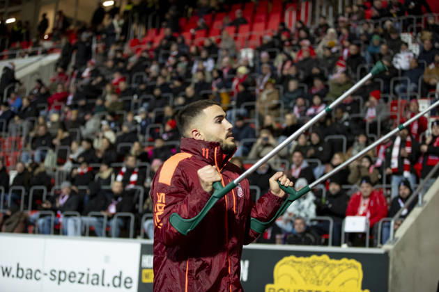 Regionalliga Nordost: FC Rot-Weiß Erfurt vs. FC Carl Zeiss Jena; Erfurt; 28.11.2025 Sofiane Ikene ( 4; FC Rot-Weiß Erfurt) Regionalliga Nordost: FC Rot-Weiß Erfurt vs. FC Carl Zeiss Jena; Steigerwaldstadion Erfurt; 28.11.2025 Copyright: xBEAUTIFULxSPORTS Duehringx