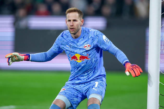 28.11.2025, Fußball, Borussia Mönchengladbach - RB Leipzig, 1. Fußball Bundesliga, 12.Spieltag, Borussia-Park, Saison 2025 2026: Torhüter Peter Gulacsi (RB Leipzig 01) gestikulierend DFB regulations prohibit any use of photographs as image sequences and or quasi-video. Nordrhein-Westfalen Deutschland