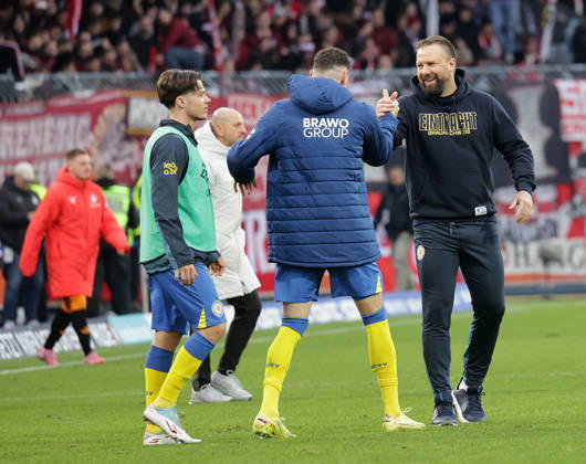 Fussball, Herren, Saison 2025 2026 2.BL, Eintracht Stadion, Eintracht Braunschweig gegen 1.FC Kaiserslautern, 2-0, Heimsieg, Freude bei Cheftrainer Heiner Backhaus (Eintracht Braunschweig) und Erencan Yardimci (Eintracht Braunschweig) DFL REGULATIONS PROHIBIT ANY USE OF PHOTOGRAPHS AS IMAGE SEQUENCES AND OR QUASI-VIDEO.