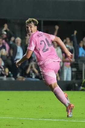 FT. LAUDERDALE, FL - NOVEMBER 29: Inter Miami forward Mateo Silvetti (24) celebrates after a goal during the MLS, Fussball Herren, USA Eastern Conference finals between New York FC and Inter Miami CF on Saturday, November 29, 2025 at Chase Stadium in Fort Lauderdale, FL (Photo by Peter Joneleit Icon Sportswire) SOCCER: NOV 29 MLS Cup Playoffs Inter Miami CF vs NYC FC EDITORIAL USE ONLY Icon251129080