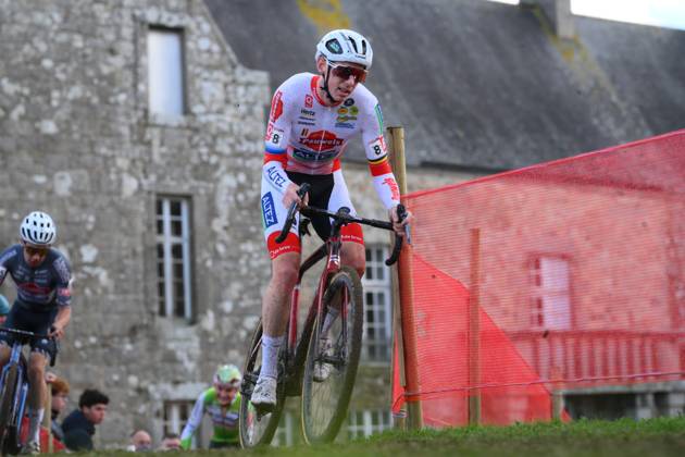 Belgian Michael Vanthourenhout pictured in action during the men s race at the Cyclocross World Cup cyclocross event in Flamanville, France, Sunday 30 November 2025, the 2nd stage (out of 12) in the World Cup of the 2025-2026 season. DAVIDxPINTENS x145387376x