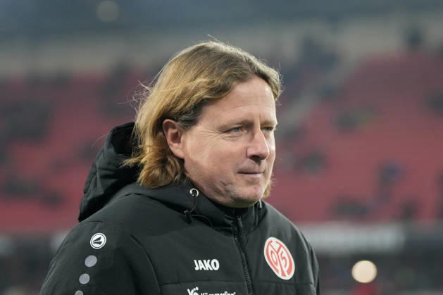 Bo Henriksen (1. FSV Mainz 05, Cheftrainer) , Deutschland, Fussball, 1. Bundesliga, 12.Spieltag, 2025 2026, SC Freiburg vs. 1. FSV Mainz 05, 30.11.2025, Europa-Park Stadion, Freiburg, Deutschland DFL REGULATIONS PROHIBIT ANY USE OF PHOTOGRAPHS AS IMAGE SEQUENCES AND OR QUASI-VIDEO. Freiburg Europa-Park Stadion Baden-Württemberg Deutschland Copyright: xArnexAmbergx