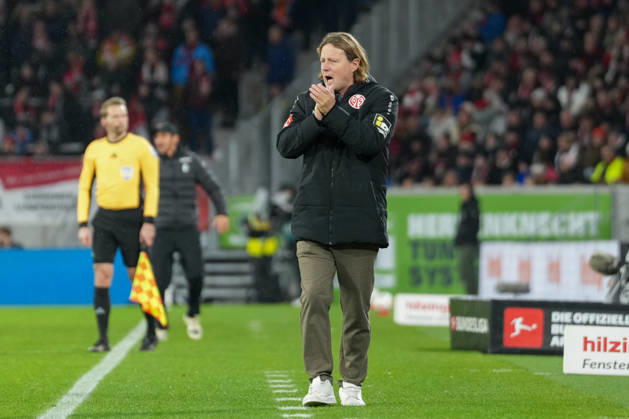 Bo Henriksen (1. FSV Mainz 05, Cheftrainer) , Deutschland, Fussball, 1. Bundesliga, 12.Spieltag, 2025 2026, SC Freiburg vs. 1. FSV Mainz 05, 30.11.2025, Europa-Park Stadion, Freiburg, Deutschland DFL REGULATIONS PROHIBIT ANY USE OF PHOTOGRAPHS AS IMAGE SEQUENCES AND OR QUASI-VIDEO. Freiburg Europa-Park Stadion Baden-Württemberg Deutschland Copyright: xArnexAmbergx