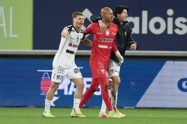 STVV s players celebrate after winning a soccer match between KAA Gent and STVV, Sunday 30 November 2025 in Gent, on day 16 of the 2025-2026 Jupiler Pro League first division of the Belgian championship. BRUNOxFAHY x145451369x