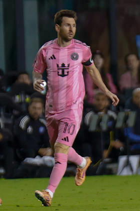 FT. LAUDERDALE, FL - NOVEMBER 29: Inter Miami forward Lionel Messi (10) looks on in the second half during the MLS, Fussball Herren, USA Eastern Conference finals match between Inter Miami CF and New York City FC at Chase Stadium on November 29, 2025 in Fort Lauderdale, Florida. (Photo by Chris Arjoon Icon Sportswire) SOCCER: NOV 29 MLS Cup Playoffs Inter Miami CF vs NYC FC EDITORIAL USE ONLY Icon25112900139