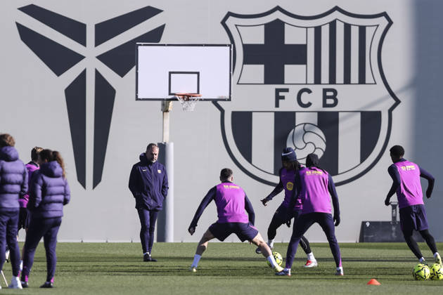 December 1, 2025, Sant Joan Despi, Barcelona, SPAIN: Hansi Flick, head coach during the training day of FC Barcelona, Barca ahead the Spanish League, La Liga EA Sports, football match against Atletico de Madrid at Ciudad Esportiva Joan Gamper on December 01, 2025 in Sant Joan Despi, Barcelona, Spain. Sant Joan Despi SPAIN - ZUMAa181 20251201_zaa_a181_028 Copyright: xJavierxBorregox