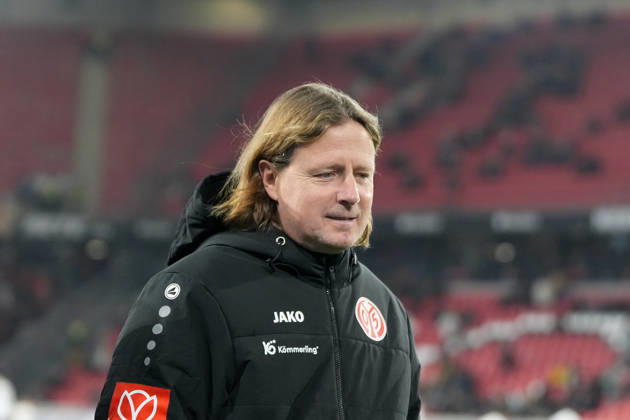 Bo Henriksen (1. FSV Mainz 05, Cheftrainer) , Deutschland, Fussball, 1. Bundesliga, 12.Spieltag, 2025 2026, SC Freiburg vs. 1. FSV Mainz 05, 30.11.2025, Europa-Park Stadion, Freiburg, Deutschland DFL REGULATIONS PROHIBIT ANY USE OF PHOTOGRAPHS AS IMAGE SEQUENCES AND OR QUASI-VIDEO. Freiburg Europa-Park Stadion Baden-Württemberg Deutschland Copyright: xArnexAmbergx