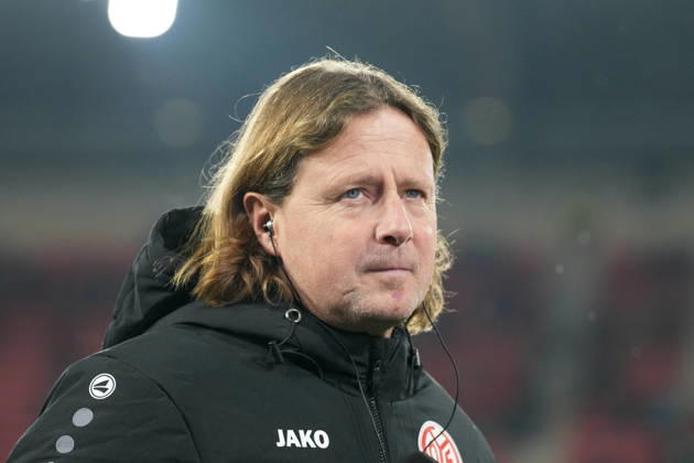 Bo Henriksen (1. FSV Mainz 05, Cheftrainer) , Deutschland, Fussball, 1. Bundesliga, 12.Spieltag, 2025 2026, SC Freiburg vs. 1. FSV Mainz 05, 30.11.2025, Europa-Park Stadion, Freiburg, Deutschland DFL REGULATIONS PROHIBIT ANY USE OF PHOTOGRAPHS AS IMAGE SEQUENCES AND OR QUASI-VIDEO. Freiburg Europa-Park Stadion Baden-Württemberg Deutschland Copyright: xArnexAmbergx