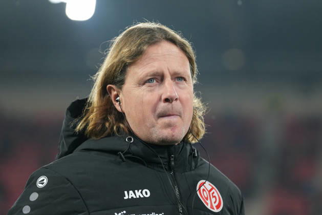 Bo Henriksen (1. FSV Mainz 05, Cheftrainer) , Deutschland, Fussball, 1. Bundesliga, 12.Spieltag, 2025 2026, SC Freiburg vs. 1. FSV Mainz 05, 30.11.2025, Europa-Park Stadion, Freiburg, Deutschland DFL REGULATIONS PROHIBIT ANY USE OF PHOTOGRAPHS AS IMAGE SEQUENCES AND OR QUASI-VIDEO. Freiburg Europa-Park Stadion Baden-Württemberg Deutschland Copyright: xArnexAmbergx