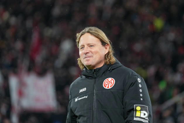 Bo Henriksen (1. FSV Mainz 05, Cheftrainer) , Deutschland, Fussball, 1. Bundesliga, 12.Spieltag, 2025 2026, SC Freiburg vs. 1. FSV Mainz 05, 30.11.2025, Europa-Park Stadion, Freiburg, Deutschland DFL REGULATIONS PROHIBIT ANY USE OF PHOTOGRAPHS AS IMAGE SEQUENCES AND OR QUASI-VIDEO. Freiburg Europa-Park Stadion Baden-Württemberg Deutschland Copyright: xArnexAmbergx