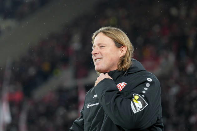 Bo Henriksen (1. FSV Mainz 05, Cheftrainer) , Deutschland, Fussball, 1. Bundesliga, 12.Spieltag, 2025 2026, SC Freiburg vs. 1. FSV Mainz 05, 30.11.2025, Europa-Park Stadion, Freiburg, Deutschland DFL REGULATIONS PROHIBIT ANY USE OF PHOTOGRAPHS AS IMAGE SEQUENCES AND OR QUASI-VIDEO. Freiburg Europa-Park Stadion Baden-Württemberg Deutschland Copyright: xArnexAmbergx
