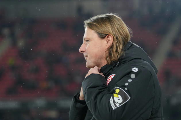 Bo Henriksen (1. FSV Mainz 05, Cheftrainer) , Deutschland, Fussball, 1. Bundesliga, 12.Spieltag, 2025 2026, SC Freiburg vs. 1. FSV Mainz 05, 30.11.2025, Europa-Park Stadion, Freiburg, Deutschland DFL REGULATIONS PROHIBIT ANY USE OF PHOTOGRAPHS AS IMAGE SEQUENCES AND OR QUASI-VIDEO. Freiburg Europa-Park Stadion Baden-Württemberg Deutschland Copyright: xArnexAmbergx