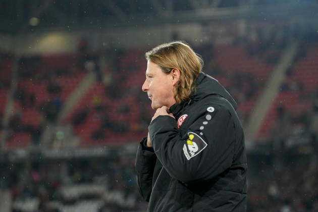 Bo Henriksen (1. FSV Mainz 05, Cheftrainer) , Deutschland, Fussball, 1. Bundesliga, 12.Spieltag, 2025 2026, SC Freiburg vs. 1. FSV Mainz 05, 30.11.2025, Europa-Park Stadion, Freiburg, Deutschland DFL REGULATIONS PROHIBIT ANY USE OF PHOTOGRAPHS AS IMAGE SEQUENCES AND OR QUASI-VIDEO. Freiburg Europa-Park Stadion Baden-Württemberg Deutschland Copyright: xArnexAmbergx