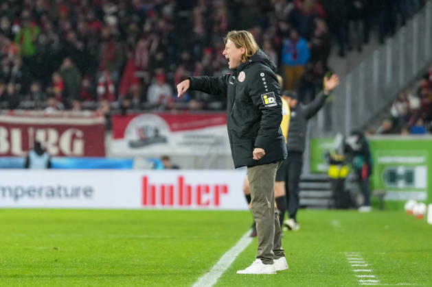 Bo Henriksen (1. FSV Mainz 05, Cheftrainer) , Deutschland, Fussball, 1. Bundesliga, 12.Spieltag, 2025 2026, SC Freiburg vs. 1. FSV Mainz 05, 30.11.2025, Europa-Park Stadion, Freiburg, Deutschland DFL REGULATIONS PROHIBIT ANY USE OF PHOTOGRAPHS AS IMAGE SEQUENCES AND OR QUASI-VIDEO. Freiburg Europa-Park Stadion Baden-Württemberg Deutschland Copyright: xArnexAmbergx