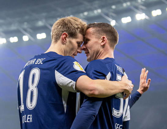 Fußball, Herren, Saison 2025 2026, DFB-Pokal (Achtelfinale), Hertha BSC - 1. FC Kaiserslautern, v. l. Luca Schuler (Hertha BSC), Paul Seguin (Hertha BSC), Jubel nach Tor zum 4:1, 02.12.2025, Copyright: xSebastianxRäppold MatthiasxKochx