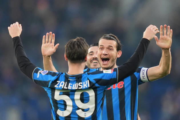 Atalanta™s Marten de Roon celebrates after scoring 2-0 during the Frecciarossa Italian Cup 2025 2026 soccer match between Atalanta and Genoa at New Balance Arena in Bergamo , North Italy , Wednesday , December 03 , 2025. - Soccer Copyright: xSpada LaPressex
