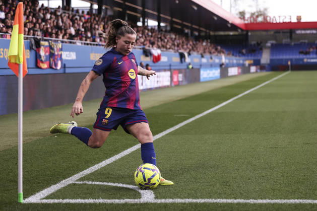 December 6, 2025, Sant Joan Despi, Barcelona, Spain: Claudia Pina Medina of FC Barcelona, Barca takes a corner kick during the Spanish Women league, Liga F, football match played between FC Barcelona and Costa Adeje Tenerife at Johan Cruyff Stadium on December 06, 2025 in Sant Joan Despi, Barcelona. Sant Joan Despi Spain - ZUMAa181 20251206_zaa_a181_205 Copyright: xJavierxBorregox