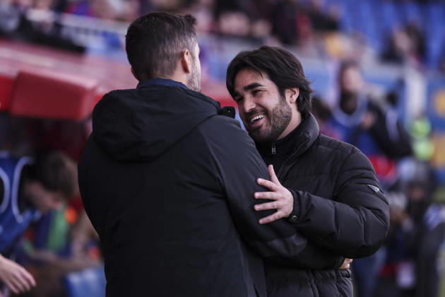December 6, 2025, Sant Joan Despi, Barcelona, Spain: Pere Romeu, head coach of FC Barcelona, Barca greets Eder Maestre, head coach of Costa Adeje Tenerife, during the Spanish Women league, Liga F, football match played between FC Barcelona and Costa Adeje Tenerife at Johan Cruyff Stadium on December 06, 2025 in Sant Joan Despi, Barcelona. Sant Joan Despi Spain - ZUMAa181 20251206_zaa_a181_207 Copyright: xJavierxBorregox