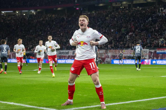 GER, Leipzig, Fußball, DFL Bundesliga, 13. Spieltag, RB Leipzig vs. Eintracht Frankfurt im Bild v.l.: Conrad Harder (RB Leipzig 11), Torjubel, 06.12.2025, Red-Bull Arena Leipzig DFL DFB REGULATIONS PROHIBIT ANY USE OF PHOTOGRAPHS AS IMAGE SEQUENCES AND OR QUASI-VIDEO, Copyright: HMBxMedia PaulxFritz