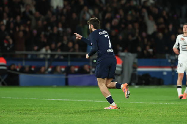 FBL-FRA-LIGUE1-Paris Saint Germain - Stade Rennes Khvicha Kvaratskhelia (Paris Saint-Germain) celebrates after scoring a goal during the French L1 football match between Paris Saint-Germain (PSG) an Stade Rennes at Parc des Princes Paris ,France, on December 06, 2025. Copyright: JoaquimxFerreira