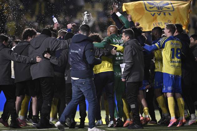 STVV s players celebrate after winning a soccer match between Sint-Truidense V.V. and Club Brugge, Saturday 06 December 2025 in Sint-Truiden, on day 17 of the 2025-2026 Jupiler Pro League first division of the Belgian championship. JOHAN EYCKENS JohanxEyckens x147065444x