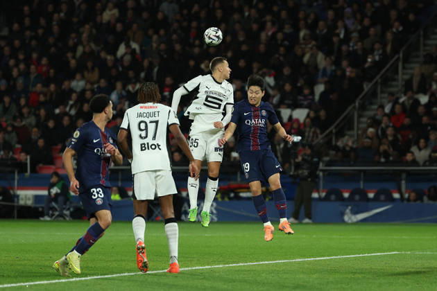 FBL-FRA-LIGUE1-Paris Saint Germain - Stade Rennes Przemyslaw Frankowski (Stade Rennes) and Kang-in Lee (Paris Saint-Germain) during the French L1 football match between Paris Saint-Germain (PSG) an Stade Rennes at Parc des Princes Paris ,France, on December 06, 2025. Copyright: JoaquimxFerreira