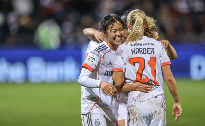 GER, Frankfurt, Eintracht Frankfurt vs FC Bayern München, Google Pixel Bundesliga, Fussball, DFB, Spielzeit 2025 2026, Stadion am Brentanobad, 12. Spieltag im Bild: Pernille Harder (Bayern München 21) erzielt das Tor zum 3:0, Jubel und Emotionen, Momoko Tanikawa (Bayern München 18) DFB DFL REGULATIONS PROHIBIT ANY USE OF PHOTOGRAPHS AS IMAGE SEQUENCES AND OR QUASI-VIDEO, 07.12.2026 Copyright: HMBxMedia HendrikxHamelau