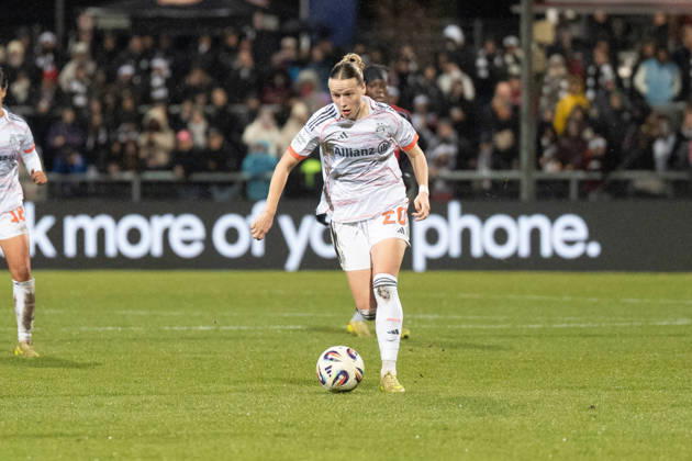 07.12.2025, xhfmx, Fussball Google Pixel Frauen-Bundesliga, Eintracht Frankfurt - FC Bayern Franziska Kett (FC Bayern München, 20) (DFL DFB REGULATIONS PROHIBIT ANY USE OF PHOTOGRAPHS as IMAGE SEQUENCES and or QUASI-VIDEO) Frankfurt am Main