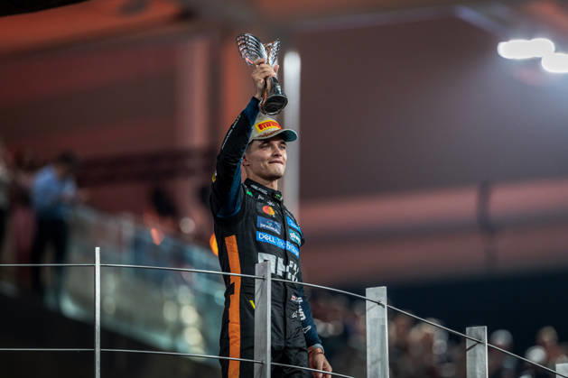 2025 Formula One Abu Dhabi Grand Prix Yas Marina Circuit, Abu Dhabi, United Arab Emirates 7.December.2025; Lando Norris of Great Britain and McLaren F1 Team on the podium during Formula One Abu Dhabi Grand Prix (Photo by Jay Hirano) Abu Dhabi Yas Marina Circuit United Arab Emirates Copyright: xJayxHiranox