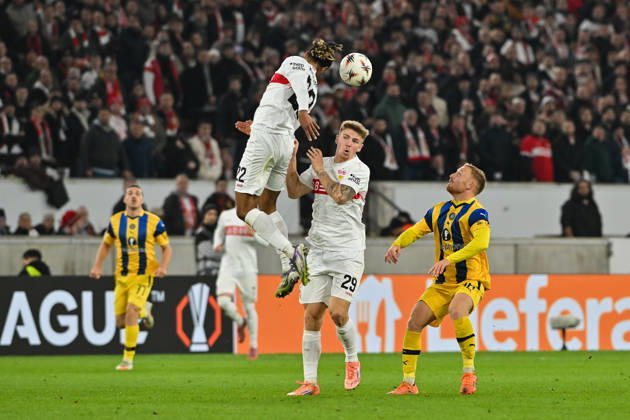 Europa League; VfB Stuttgart - Maccabi Tel Aviv; 11.12.2025 STUTTGART, GERMANY - 11. DECEMBER: im Duell Lorenz ASSIGNON (VfB Stuttgart 22), Finn JELTSCH (VfB Stuttgart 29) und Ido SHAHAR (Maccabi Tel Aviv 36) während dem Match zwischen dem VfB Stuttgart und Maccabi Tel Aviv am 6. Spieltag der UEFA Europa League Ligaphase in der MHP Arena Copyright: xBEAUTIFULxSPORTS Goldbergx