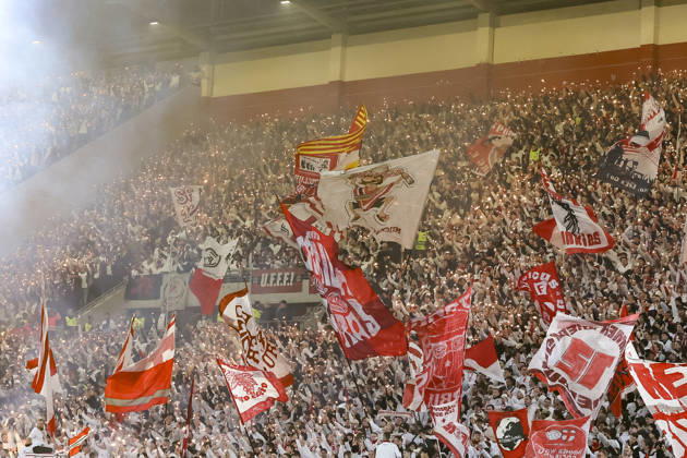 Fanblock SC Freiburg , Deutschland, Fussball, UEFA Europa League, 6. Spieltag, 2025 2026, SC Freiburg vs. RB Salzburg, 11.12.2025, Europa-Park Stadion (Freiburg), Freiburg im Breisgau, Deutschland Freiburg im Breisgau Europa-Park Stadion (Freiburg) Baden-Württemberg Deutschland Copyright: xGrantxHubbsx