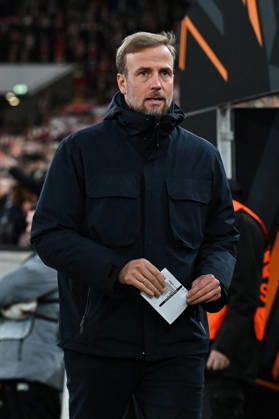 Europa League; VfB Stuttgart - Maccabi Tel Aviv; 11.12.2025 STUTTGART, GERMANY - 11. DECEMBER: im Bild Sebastian HOENEß Trainer VfB Stuttgart vor dem Match zwischen dem VfB Stuttgart und Maccabi Tel Aviv am 6. Spieltag der UEFA Europa League Ligaphase in der MHP Arena